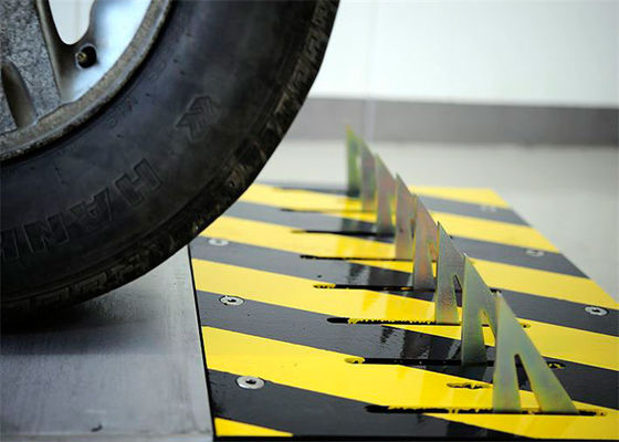 السلامة على الطرق قاتل إطارات ثنائي الاتجاه مع 304 أوتاد الفولاذ المقاوم للصدأ 40T قدرة الوزن و 2s وقت رفع